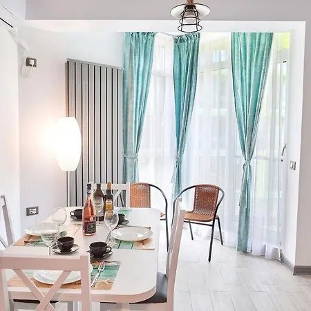 Azur 91 N Pool Apartment Navodari