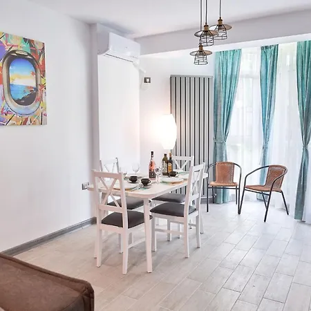 Azur 91 N Pool Năvodari